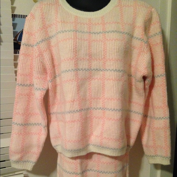 One set pink sweater + skirt