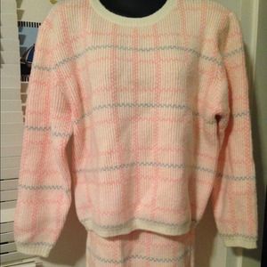 One set pink sweater + skirt
