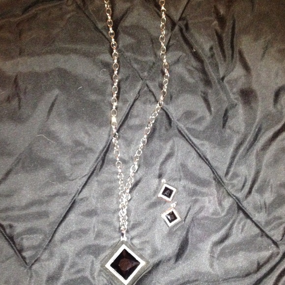 Black pendant with matching earrings. - Picture 1 of 1