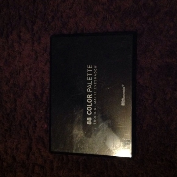 BH Cosmetics Color Palette - Picture 1 of 3