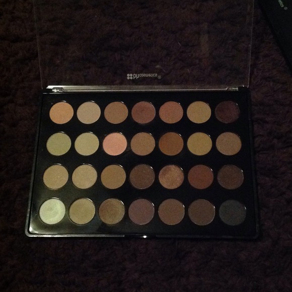 SOLD! BH Cosmetics Neutral Palette - Picture 2 of 3