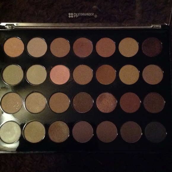 SOLD! BH Cosmetics Neutral Palette - Picture 3 of 3
