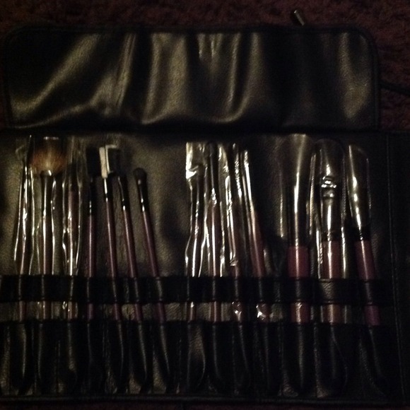 SOLD BH Cosmetics Make-up Tool Kit NWOT - Picture 4 of 4