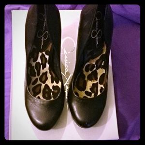 Like new condition never been worn