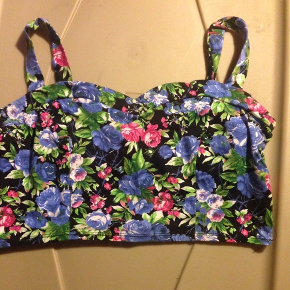 Tops - Floral crop top