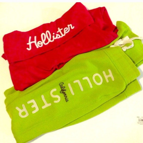 2 hollister sweatpants for 15$