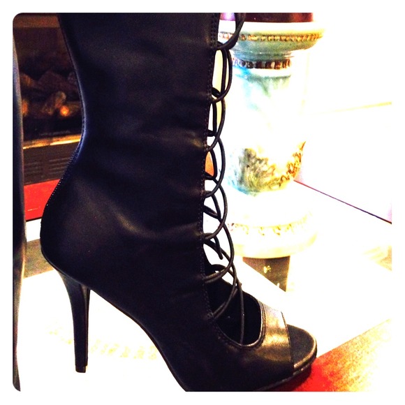 Sexy black lace up look with back zipper!