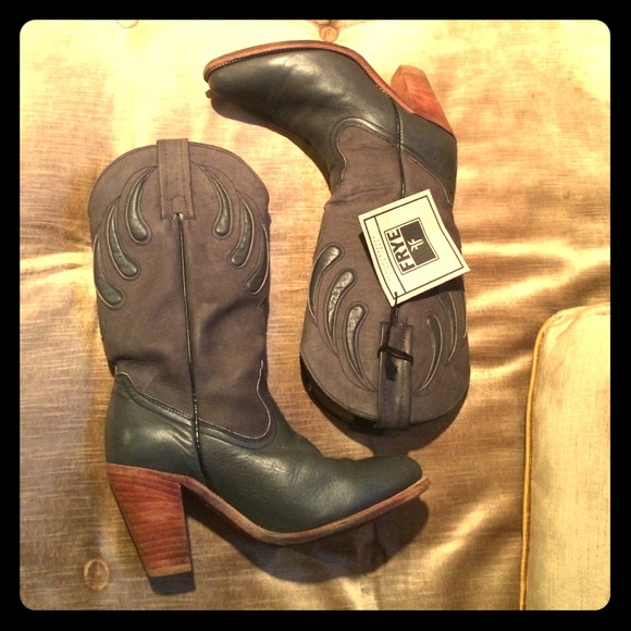 Frye Shoes - Gifted 🎀Frye Cowgirl Boots🎀