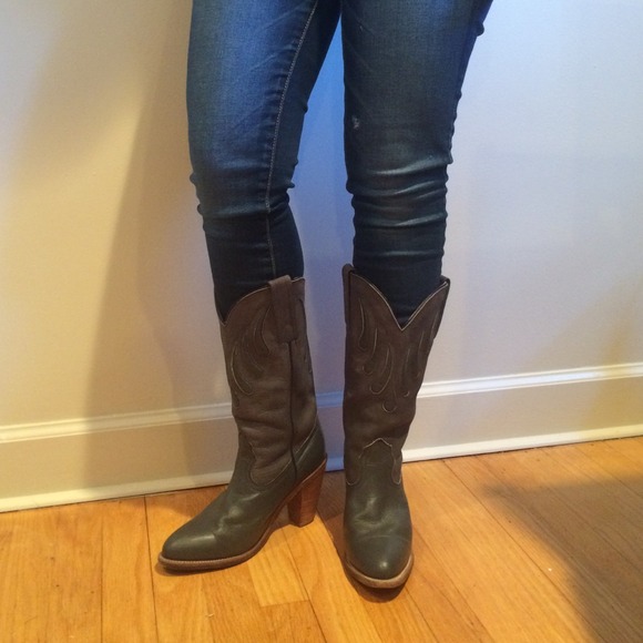 Gifted 🎀Frye Cowgirl Boots🎀 - Picture 3 of 4