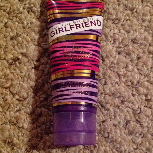 Justin Bieber girlfriend body lotion