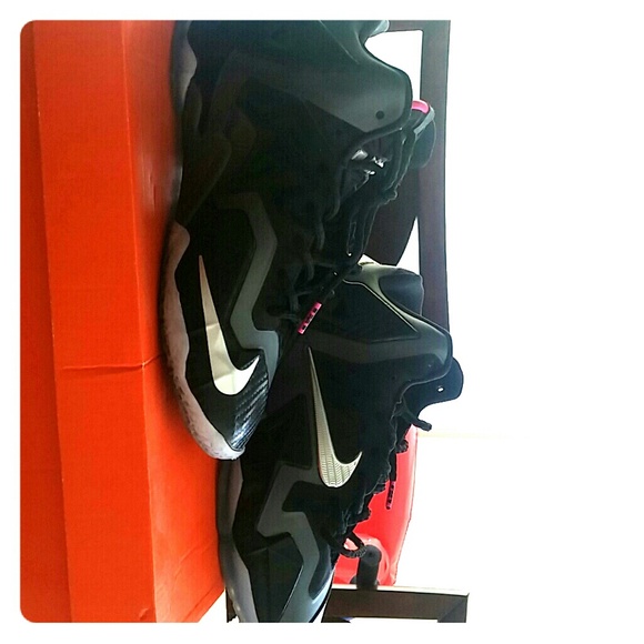 Nike LeBron XI 6Y equal to 7-7.5 in women.