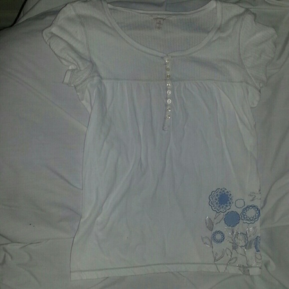 White tee shirt