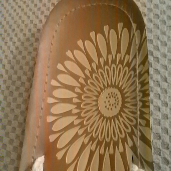 Fashionable flip flops - Picture 3 of 4