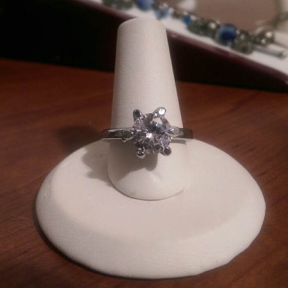 AUSTRIAN CRYSTAL Engagement style Ring size 7