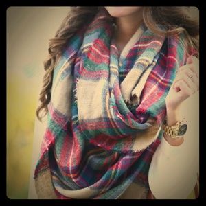 *PRICE DROP* Plaid blanket scarf