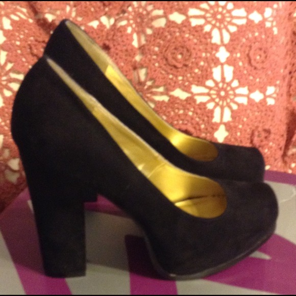 Shoe bundle - Picture 3 of 3