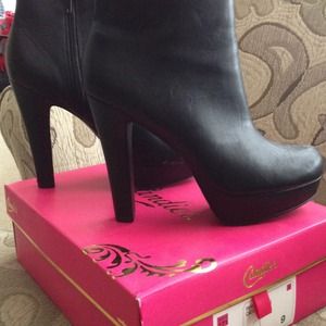 Candie's black ankle boot