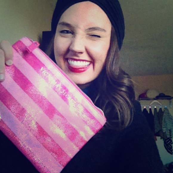 Cute Victoria Secret make up bag. Never been used!