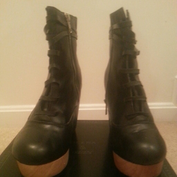 Boots - Picture 4 of 4