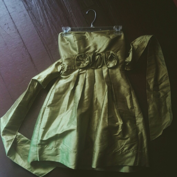 Charlotte Russe Dresses & Skirts - Charlotte Russe Green Strapless Dress