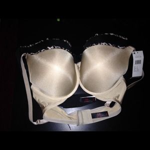 Sofia 38DD bra's never worn! Very soft!