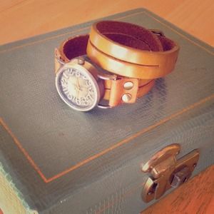 Beautiful leather wrist wrap watch