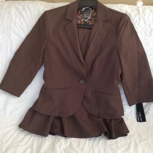 Brown 2-Piece Suit
