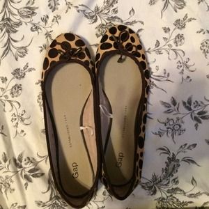 Gap leopard flats
