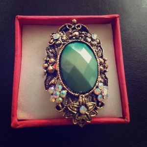 Adjustable Vintage Brass Ring w/ Olive Centerpiece