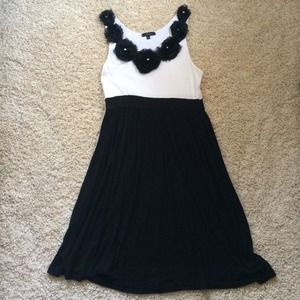 ###BUNDLE###Black and white flower dress