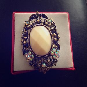 Adjustable Vintage Brass Ring w/ Cream Centerpiece