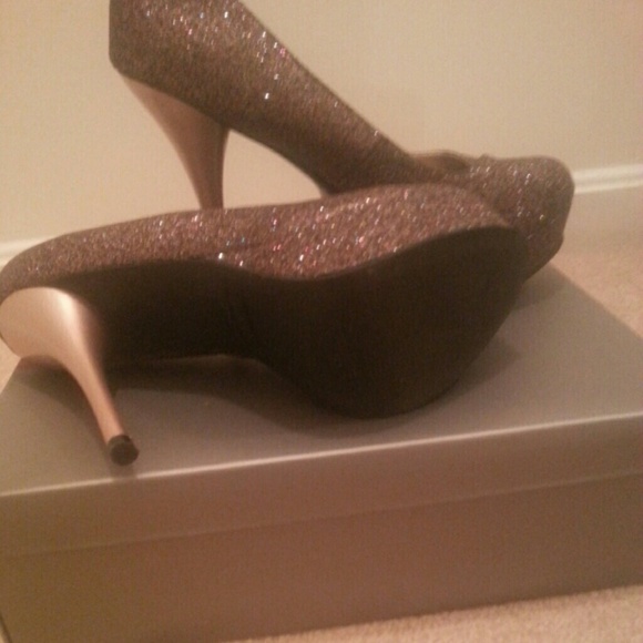 Pumps - Picture 3 of 3