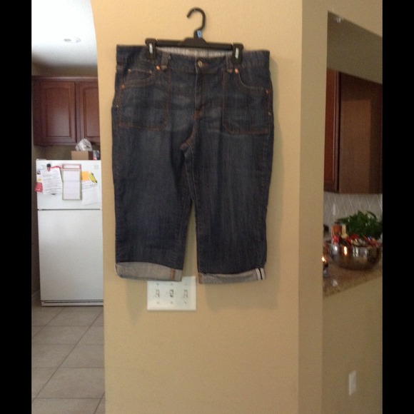 Faded glory size 18 Capri