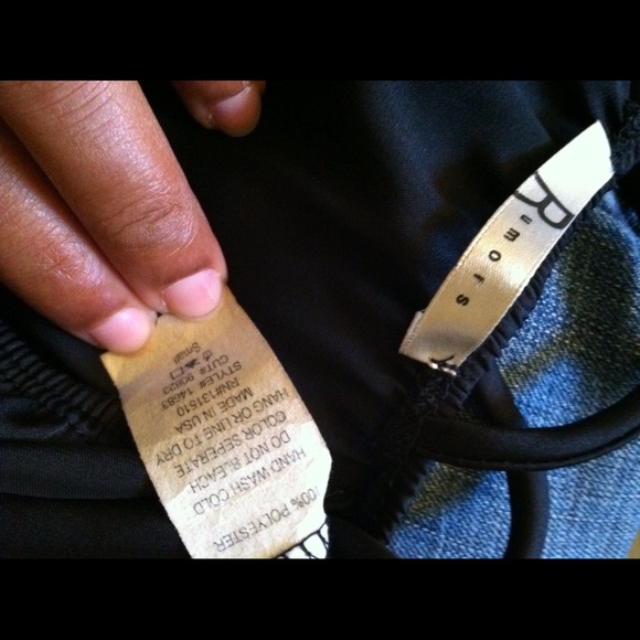 Black silk like double strapped tank blouse - Picture 3 of 3