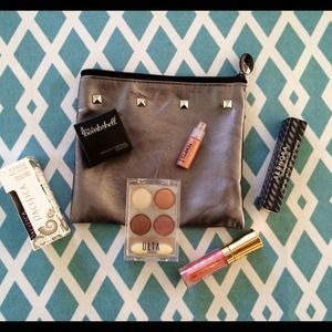 BOGO Free! 6 piece deluxe makeup sample set + bag
