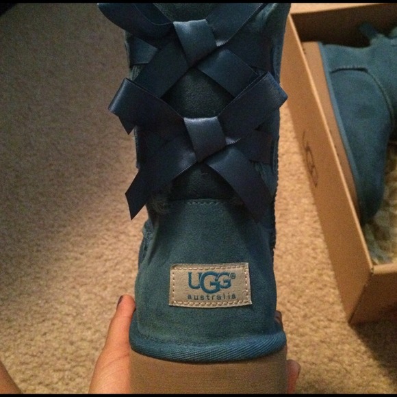 Uggs - Picture 2 of 2