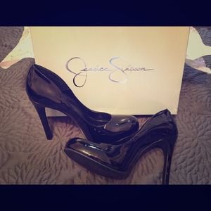 Jessica Simpson Round Toe Heels