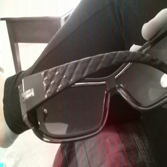 Sunglasses - Picture 2 of 5