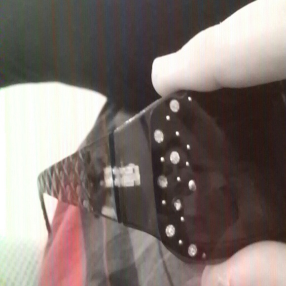 Sunglasses - Picture 4 of 5