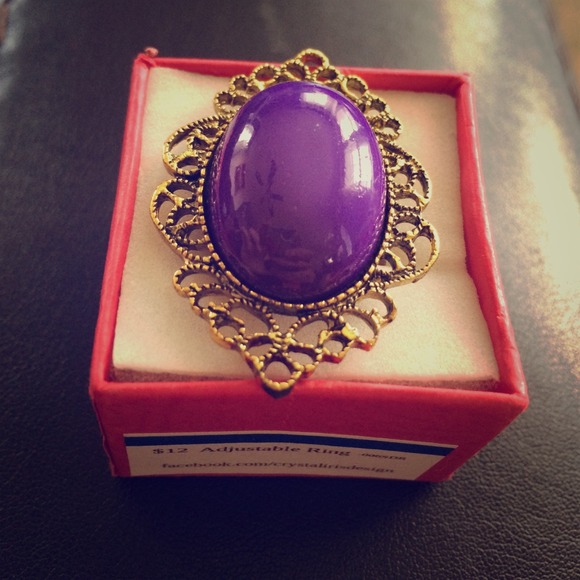 Adjustable Brass Tone Ring w/ Purple Centerpiece - Picture 1 of 1