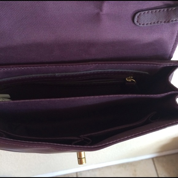 Burgundy Cross Body Chain Purse Faux Fur - Picture 4 of 4