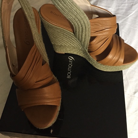 Sandals - Picture 2 of 2