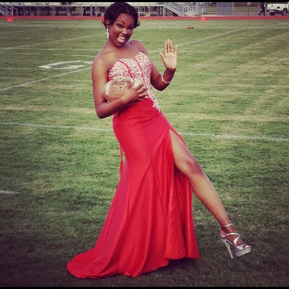 Red Dress - Picture 2 of 2