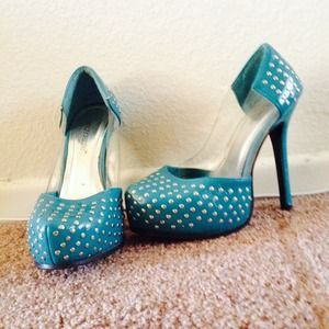 Turquoise studded pumps