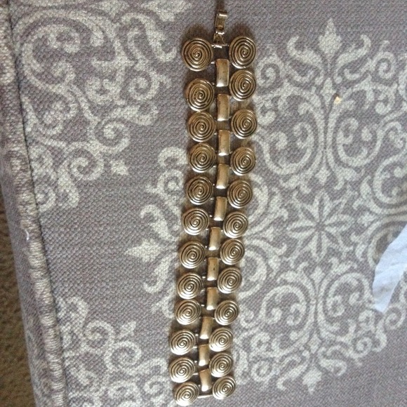 Brassy bracelet