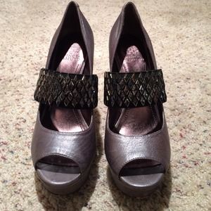 Vince Camuto Grey 8.5 Heels