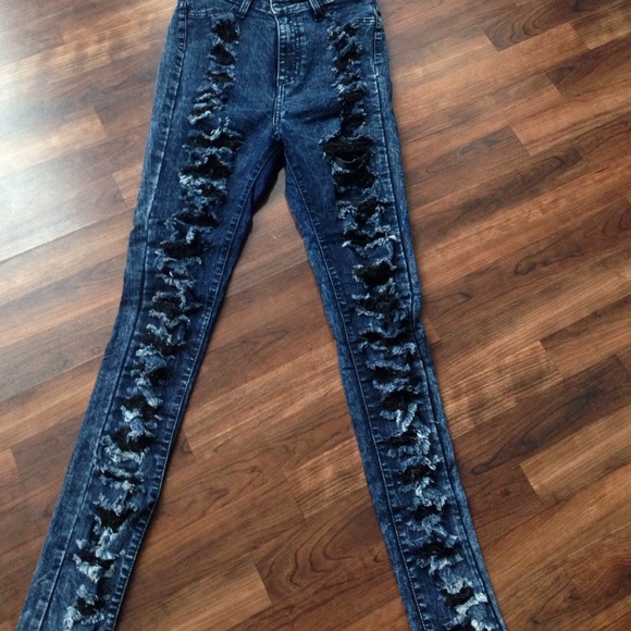 Stretchy blue jean denim pants.