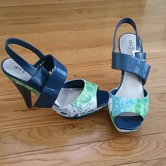 Floral print ankle strap Bakers Shoes**worn twice