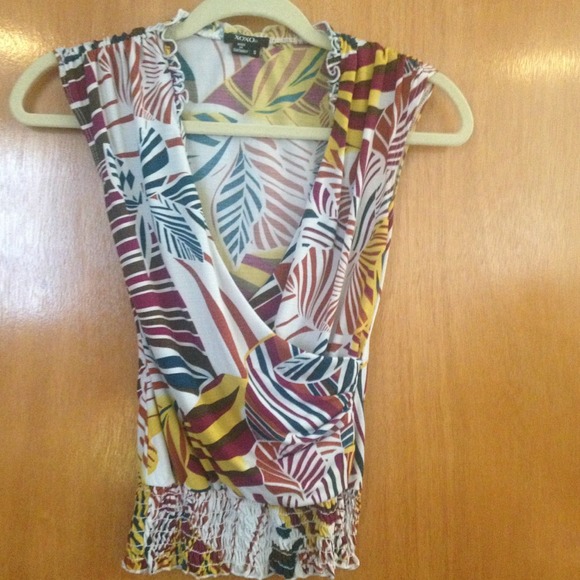 Beautiful leaf top bundle with sunglasses sold