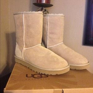Sold on MeRcarį 💥New💯% Auth Sand UGG Boots